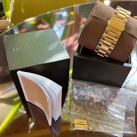 Michael Kors Men’s Gold Tone watch - Picture 2 of 6